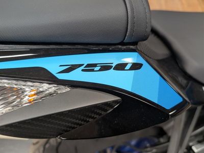 2026 Suzuki GSX-R750 — photo 9 view