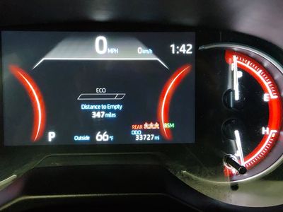 2025 Toyota RAV4 - Photo 14