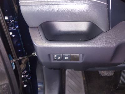 2025 Toyota RAV4 - Photo 13