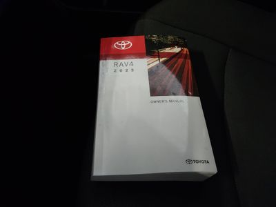 2025 Toyota RAV4 - Photo 19