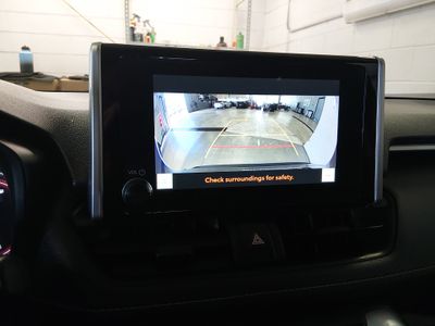 2025 Toyota RAV4 - Photo 17
