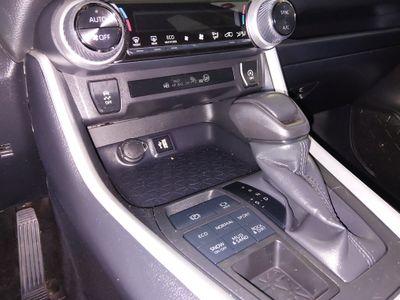 2025 Toyota RAV4 - Photo 16