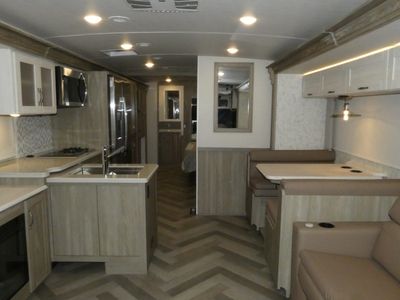 2026 Winnebago Adventurer - Photo 5