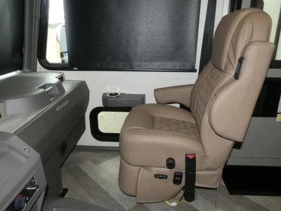 2026 Winnebago Adventurer - Photo 11
