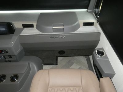 2026 Winnebago Adventurer - Photo 10