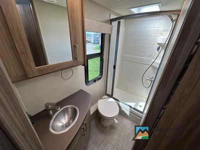 2019 Entegra Coach Qwest - Photo 27