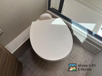 2019 Entegra Coach Qwest - Photo 30
