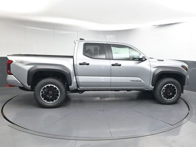 2025 Toyota Tacoma i-FORCE MAX TRD Off-Road i-FORCE MAX Truck Double Cab — photo 8 view