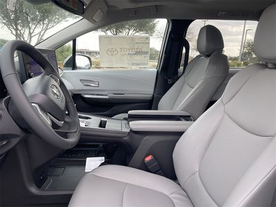 2026 Toyota Sienna - Photo 2