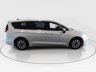 2023 Chrysler Pacifica - Photo 8