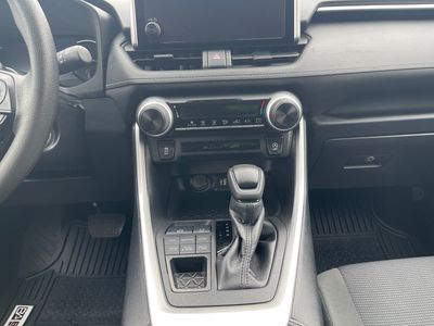 2024 Toyota RAV4 - Photo 13