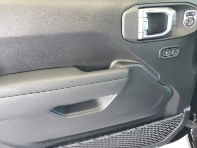 2026 Jeep Wrangler — photo 14 view