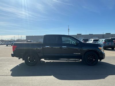 2021 Nissan Titan — photo 7 view