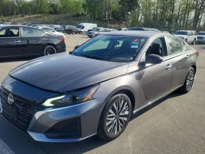 2025 Nissan Altima 2.5 SV — front three-quarter view