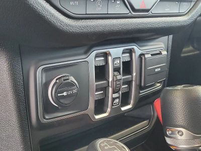 2026 Jeep Wrangler — photo 15 view