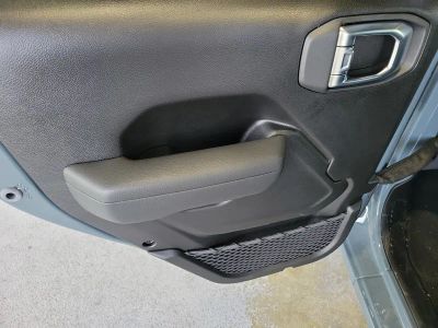 2026 Jeep Wrangler — photo 13 view