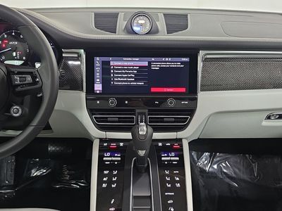 2026 Porsche Macan - Photo 16