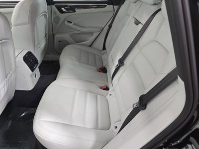 2026 Porsche Macan - Photo 24