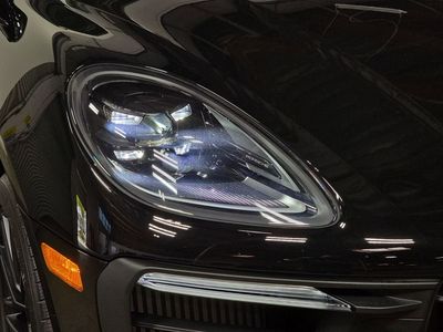 2026 Porsche Macan - Photo 12