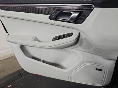2026 Porsche Macan - Photo 22