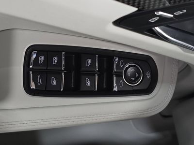 2026 Porsche Macan - Photo 21