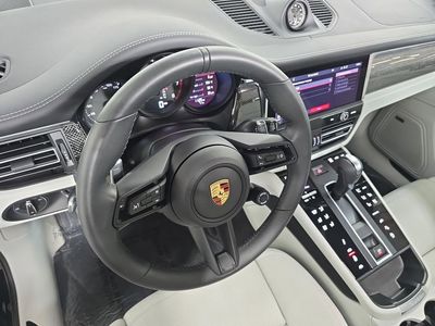 2026 Porsche Macan - Photo 4