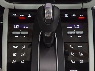 2026 Porsche Macan - Photo 19