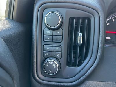 2024 Chevrolet Silverado 1500 — photo 14 view
