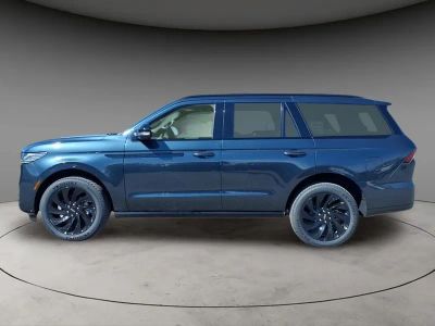 2026 Lincoln Navigator — side profile view