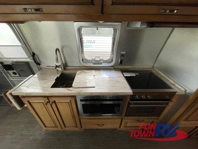 2019 Airstream Classic - Photo 12