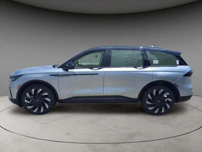 2025 Lincoln Nautilus — side profile view