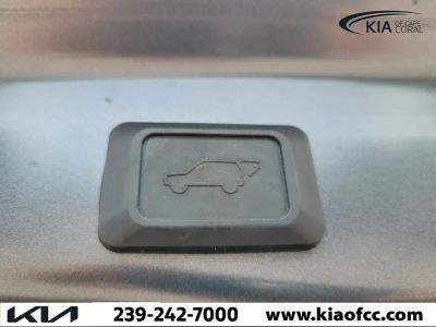 2020 Toyota RAV4 — photo 12 view