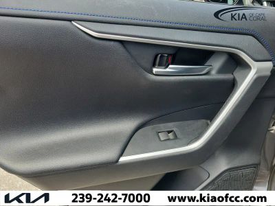2020 Toyota RAV4 — photo 19 view
