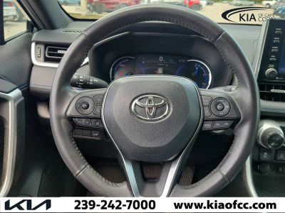 2020 Toyota RAV4 — photo 16 view