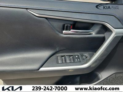 2020 Toyota RAV4 — photo 21 view