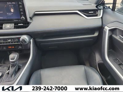 2020 Toyota RAV4 — photo 18 view