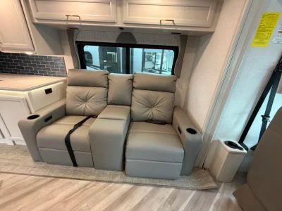 2026 Fleetwood BOUNDER - Photo 12