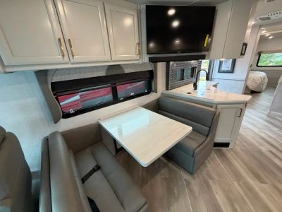 2026 Fleetwood BOUNDER - Photo 6