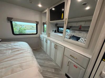 2026 Fleetwood BOUNDER - Photo 24