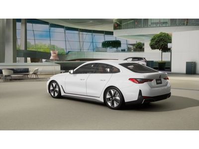 2026 BMW i4 - Photo 2