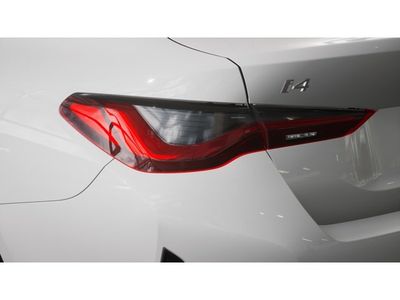 2026 BMW i4 - Photo 8