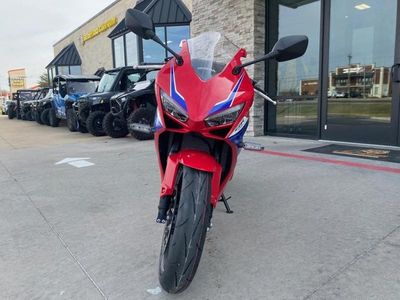 2026 Honda CBR650R E-Clutch - Photo 2