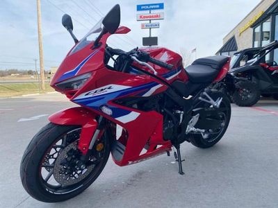2026 Honda CBR650R E-Clutch - Photo 3