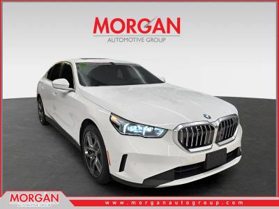 2026 BMW 5 Series 530i xDrive in Alpine White — front three-quarter view