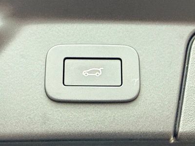 2026 Land Rover Range Rover Velar — photo 12 view