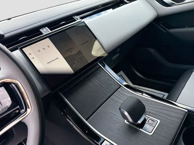 2026 Land Rover Range Rover Velar — photo 27 view