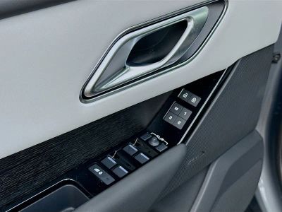 2026 Land Rover Range Rover Velar — photo 22 view