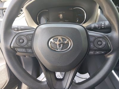 2025 Toyota RAV4 - Photo 13