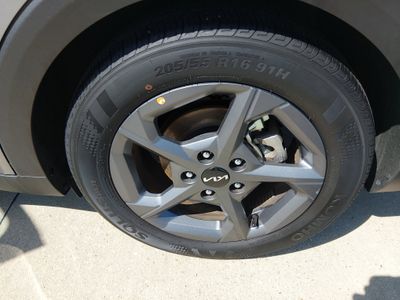 2025 Kia K4 — photo 10 view