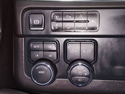 2025 Chevrolet Suburban - Photo 13